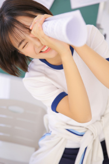 荫蒂每天被三个男人添视频